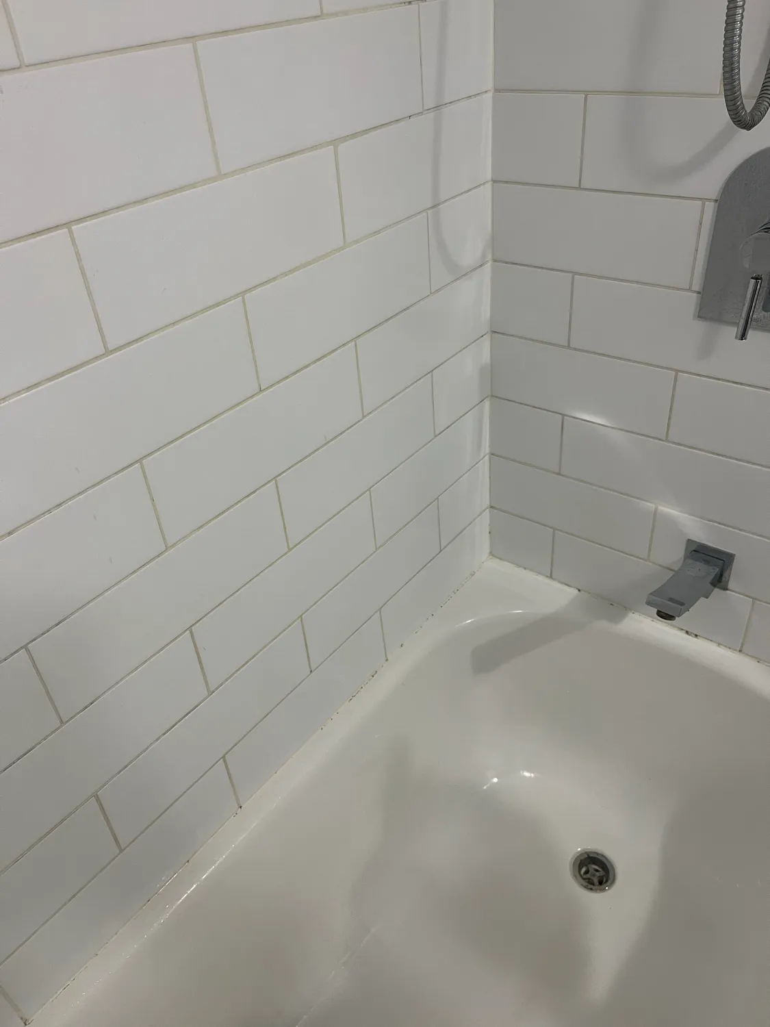 Bathtub with shower glass after cleaning
